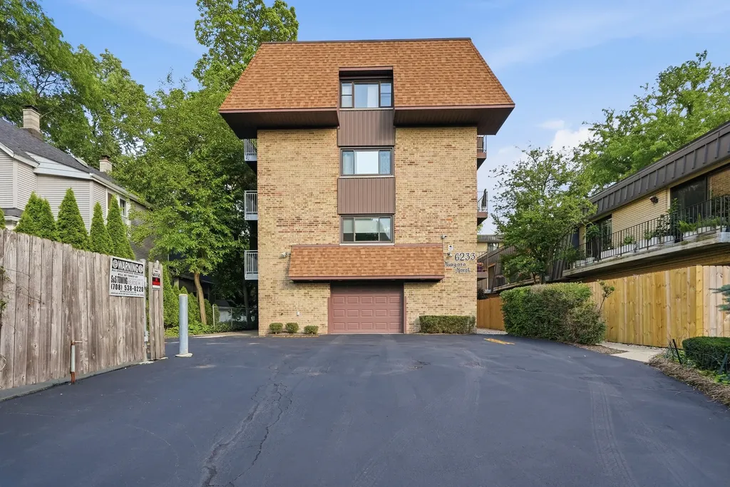 6233 North Niagara Avenue Chicago IL 60631