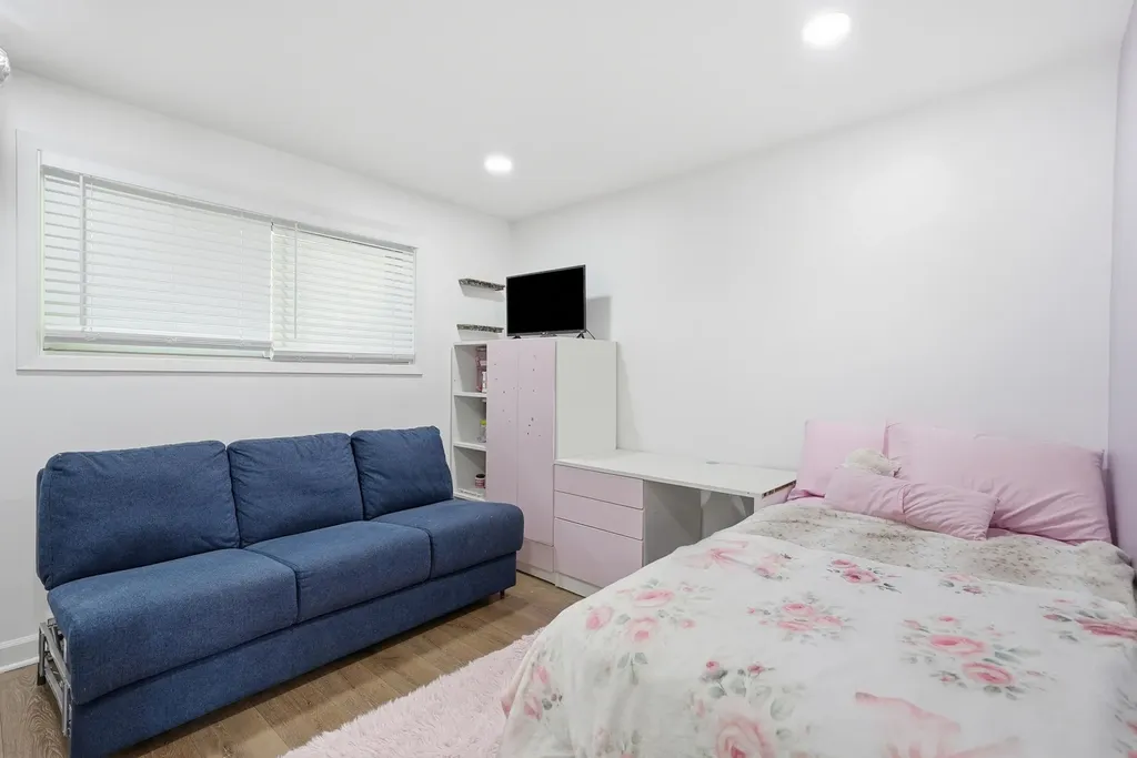 6233 North Niagara Avenue Chicago IL 60631