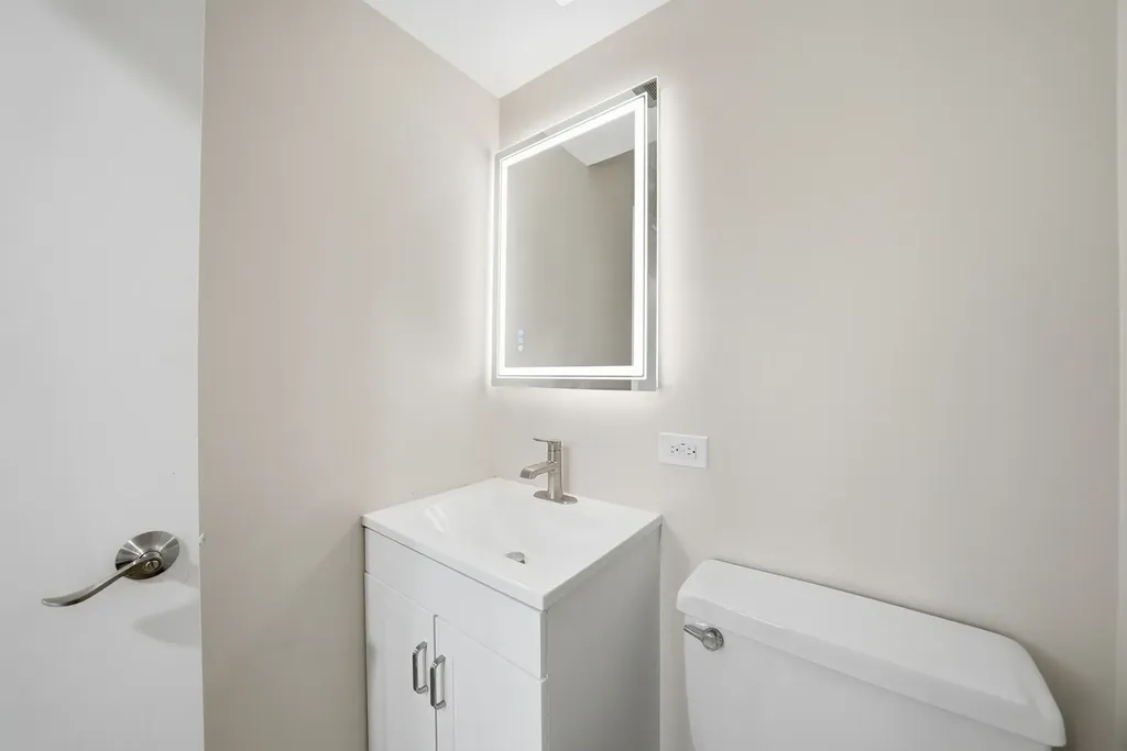 6233 North Niagara Avenue Chicago IL 60631