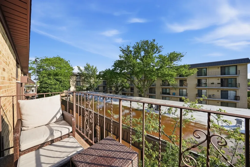 6233 North Niagara Avenue Chicago IL 60631