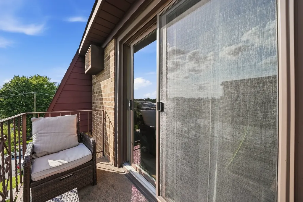 6233 North Niagara Avenue Chicago IL 60631