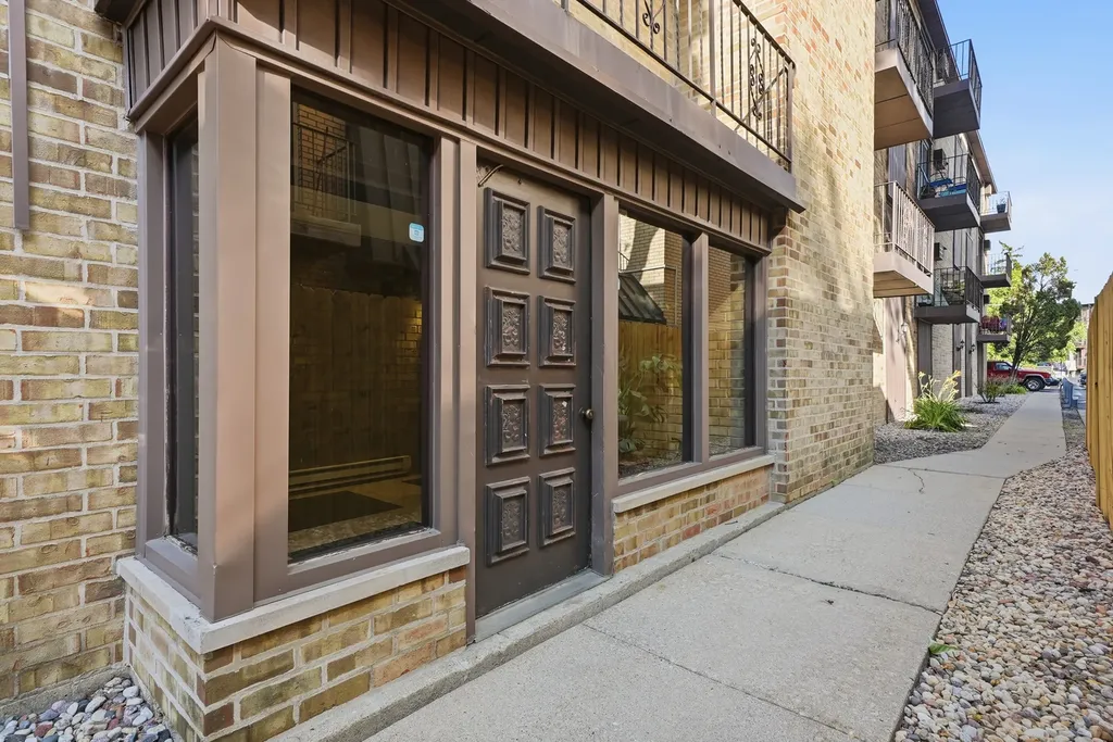 6233 North Niagara Avenue Chicago IL 60631