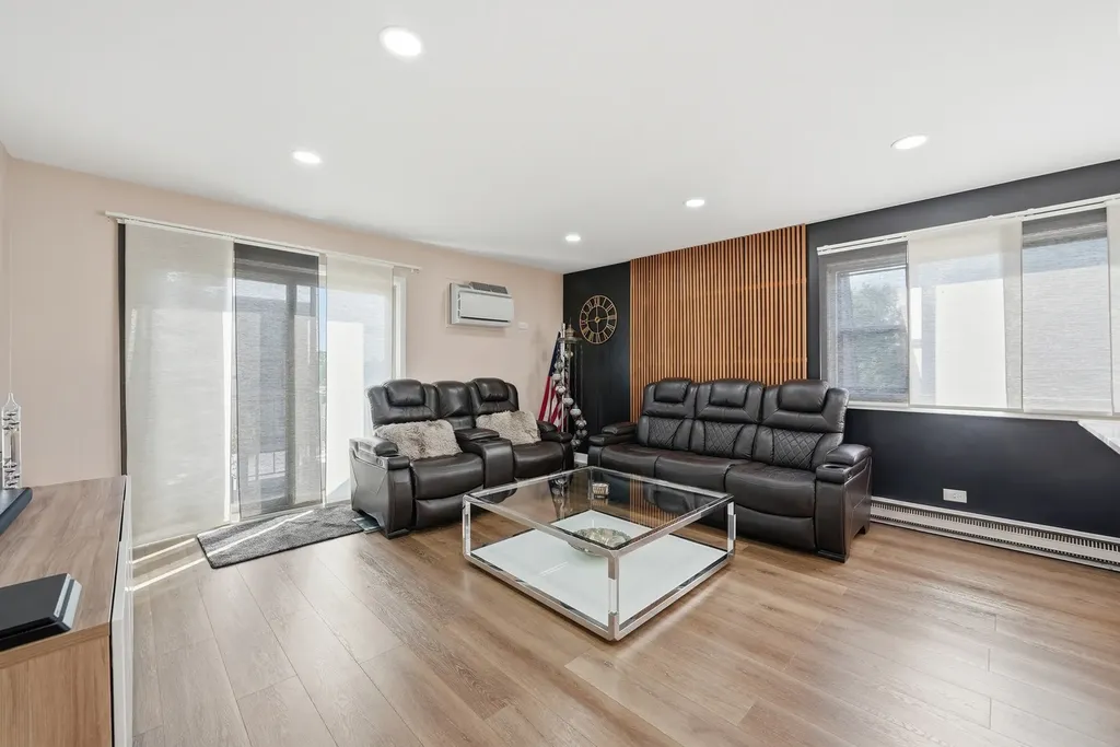 6233 North Niagara Avenue Chicago IL 60631