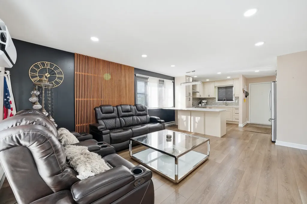 6233 North Niagara Avenue Chicago IL 60631