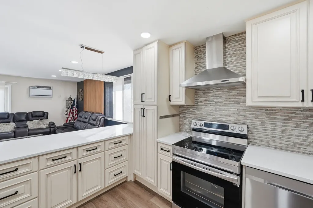 6233 North Niagara Avenue Chicago IL 60631