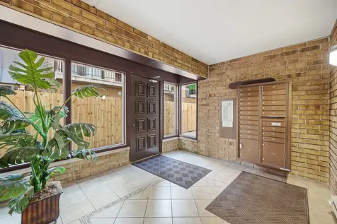6233 North Niagara Avenue Chicago IL 60631
