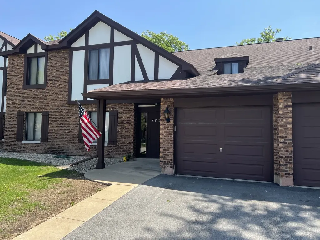 1737 Harrow Court Wheaton IL 60189