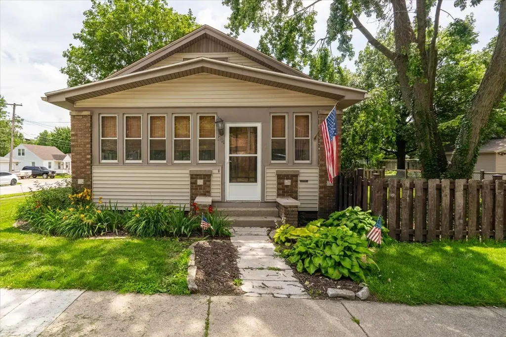 211 East Lincoln Street Bloomington IL 61701