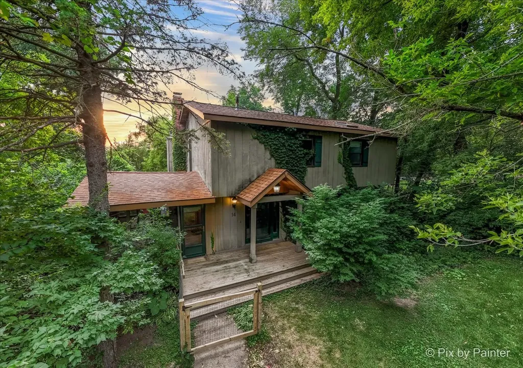 14 Lake Shore Drive Oakwood Hills IL 60013