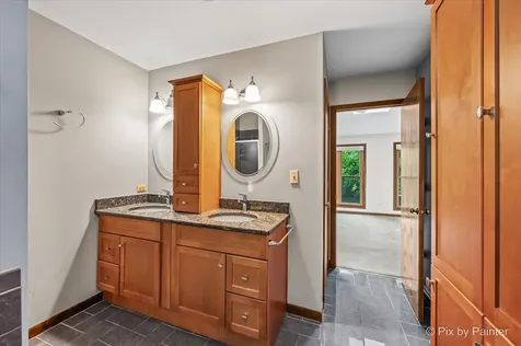 14 Lake Shore Drive Oakwood Hills IL 60013