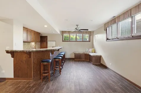 5733 West 97th Street Oak Lawn IL 60453