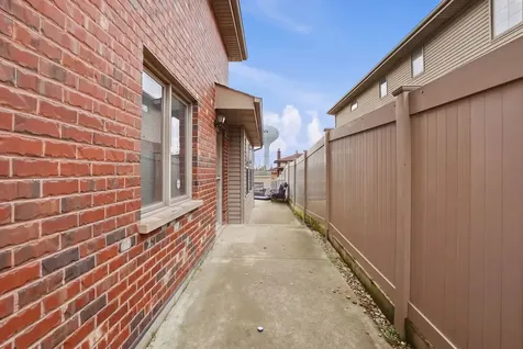 5733 West 97th Street Oak Lawn IL 60453