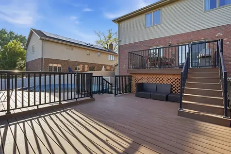 5733 West 97th Street Oak Lawn IL 60453