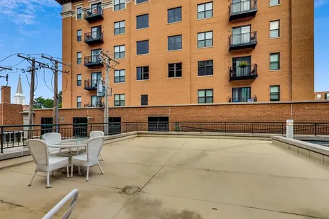 201 North Vail Avenue Arlington Heights IL 60004