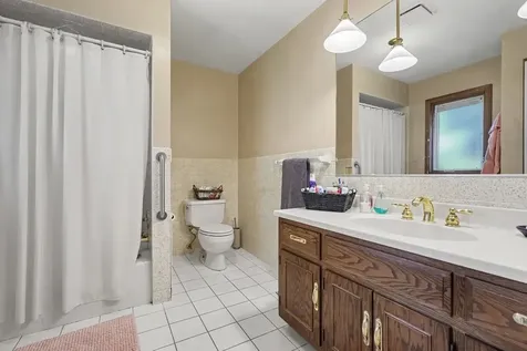 252 Cardinal Drive Bloomingdale IL 60108