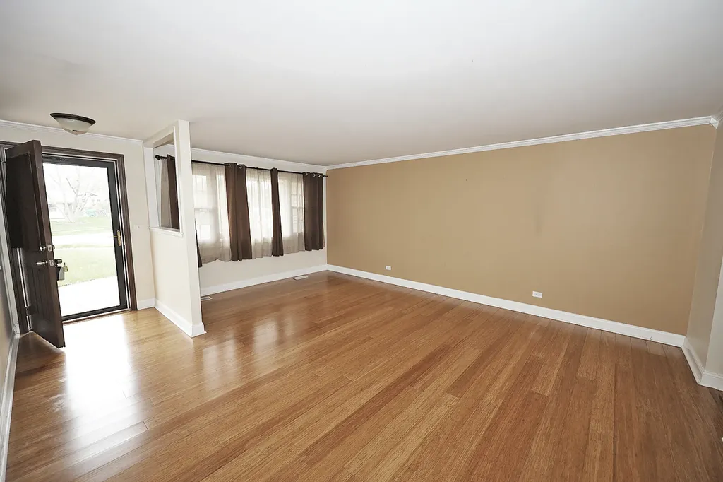 503 Case Court Schaumburg IL 60193