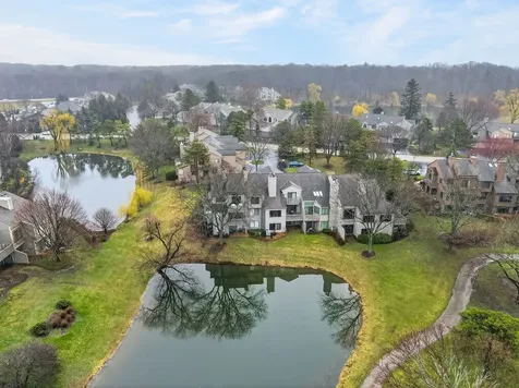 962 Shoreline Road Lake Barrington IL 60010