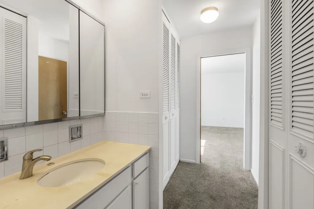 1321 West Birchwood Avenue W Chicago IL 60626