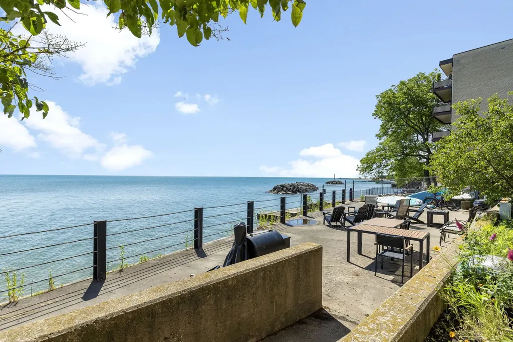 1321 West Birchwood Avenue W Chicago IL 60626