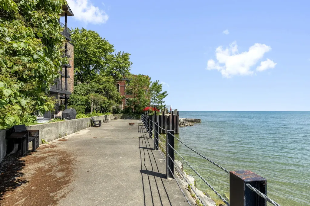 1321 West Birchwood Avenue W Chicago IL 60626