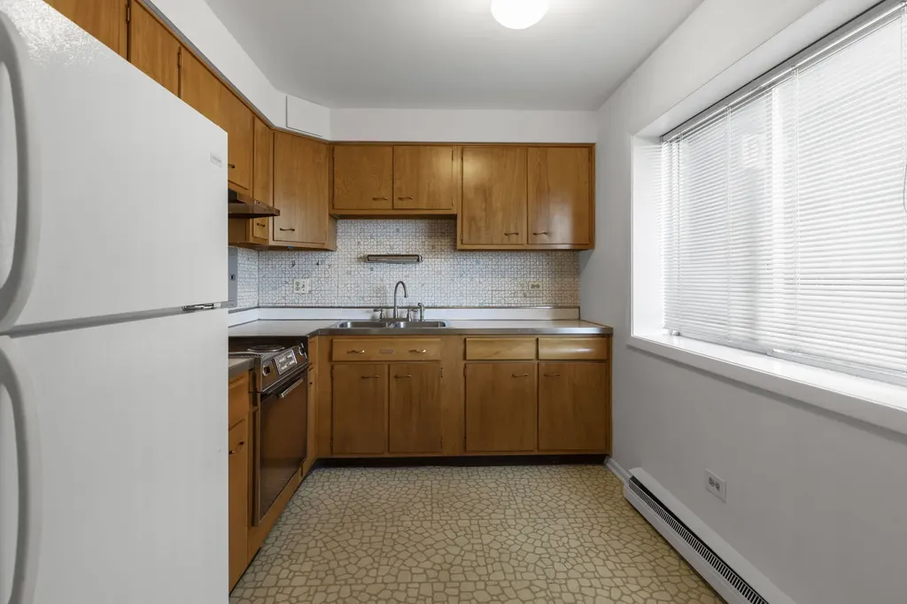 1321 West Birchwood Avenue W Chicago IL 60626