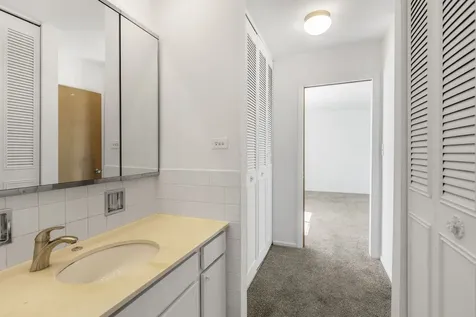 1321 West Birchwood Avenue W Chicago IL 60626