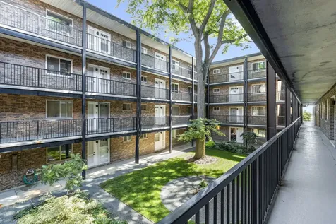 1321 West Birchwood Avenue W Chicago IL 60626