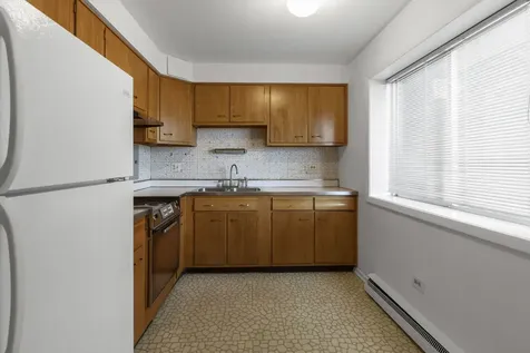 1321 West Birchwood Avenue W Chicago IL 60626