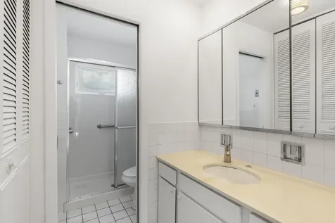 1321 West Birchwood Avenue W Chicago IL 60626