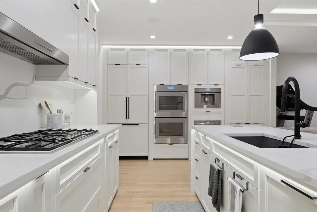 1366 West Walton Street Chicago IL 60642
