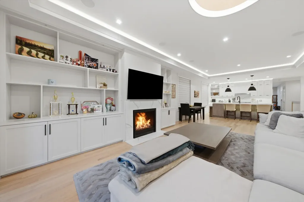 1366 West Walton Street Chicago IL 60642