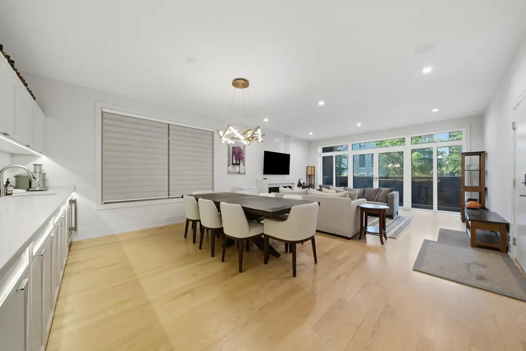 1366 West Walton Street Chicago IL 60642