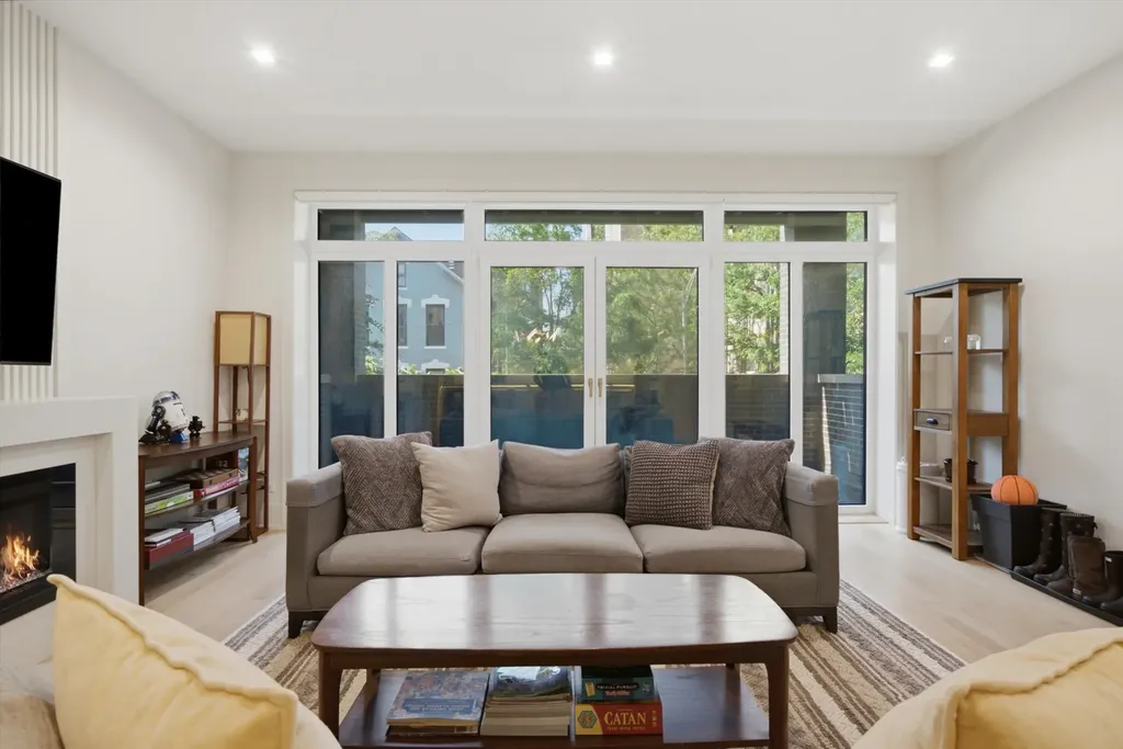 1366 West Walton Street Chicago IL 60642