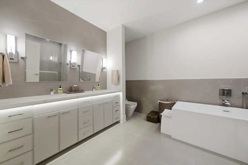1366 West Walton Street Chicago IL 60642