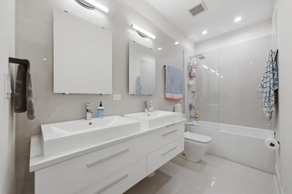1366 West Walton Street Chicago IL 60642