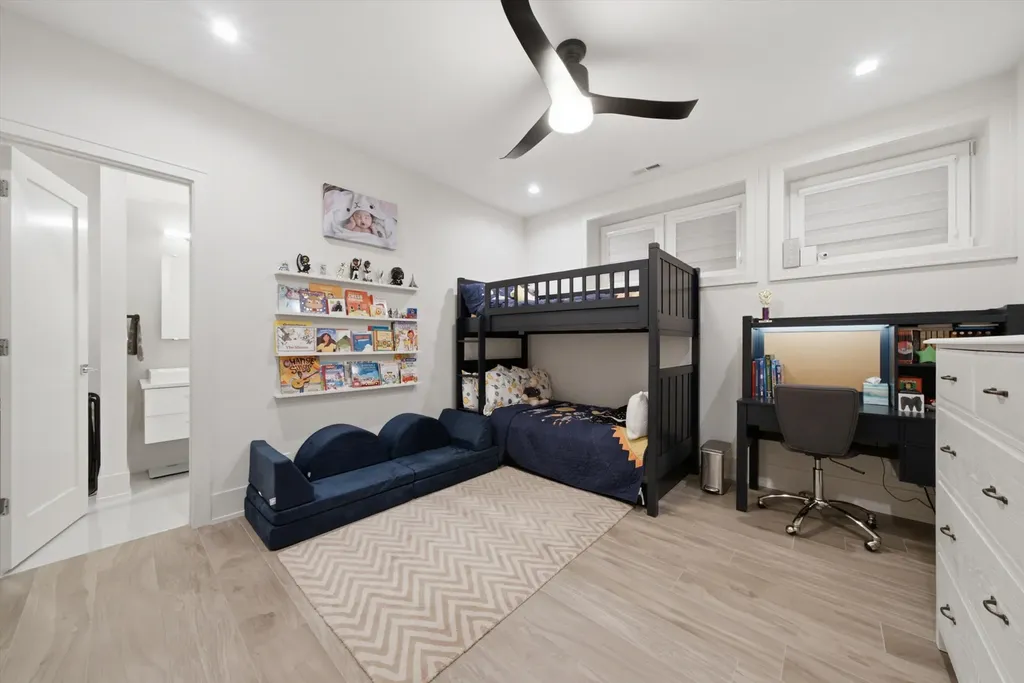 1366 West Walton Street Chicago IL 60642