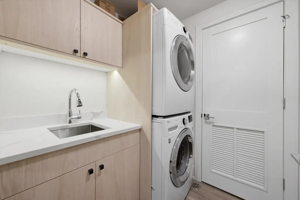 1366 West Walton Street Chicago IL 60642
