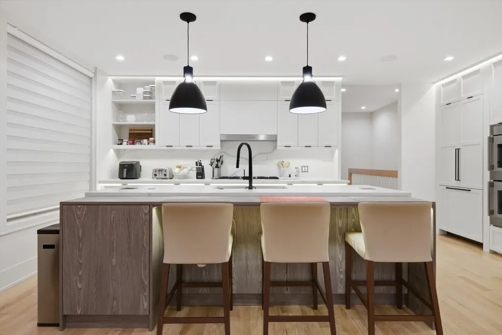 1366 West Walton Street Chicago IL 60642