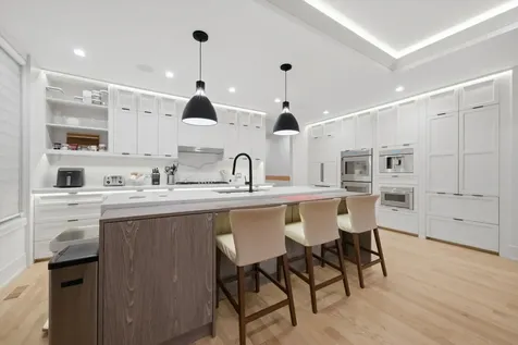 1366 West Walton Street Chicago IL 60642