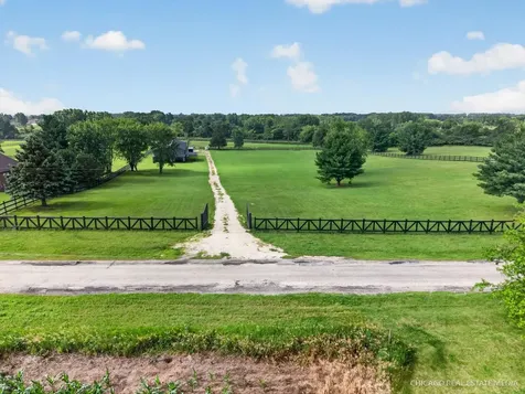 10617 Button Road Hebron IL 60034