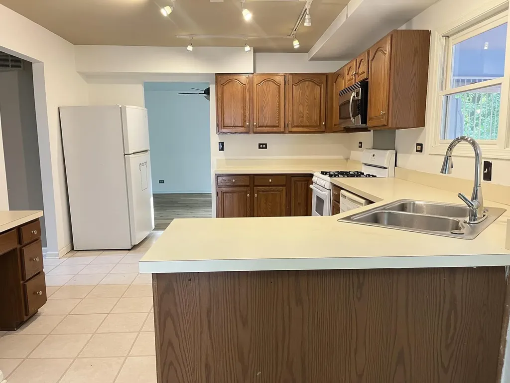 436 Cambridge Way Bolingbrook IL 60440