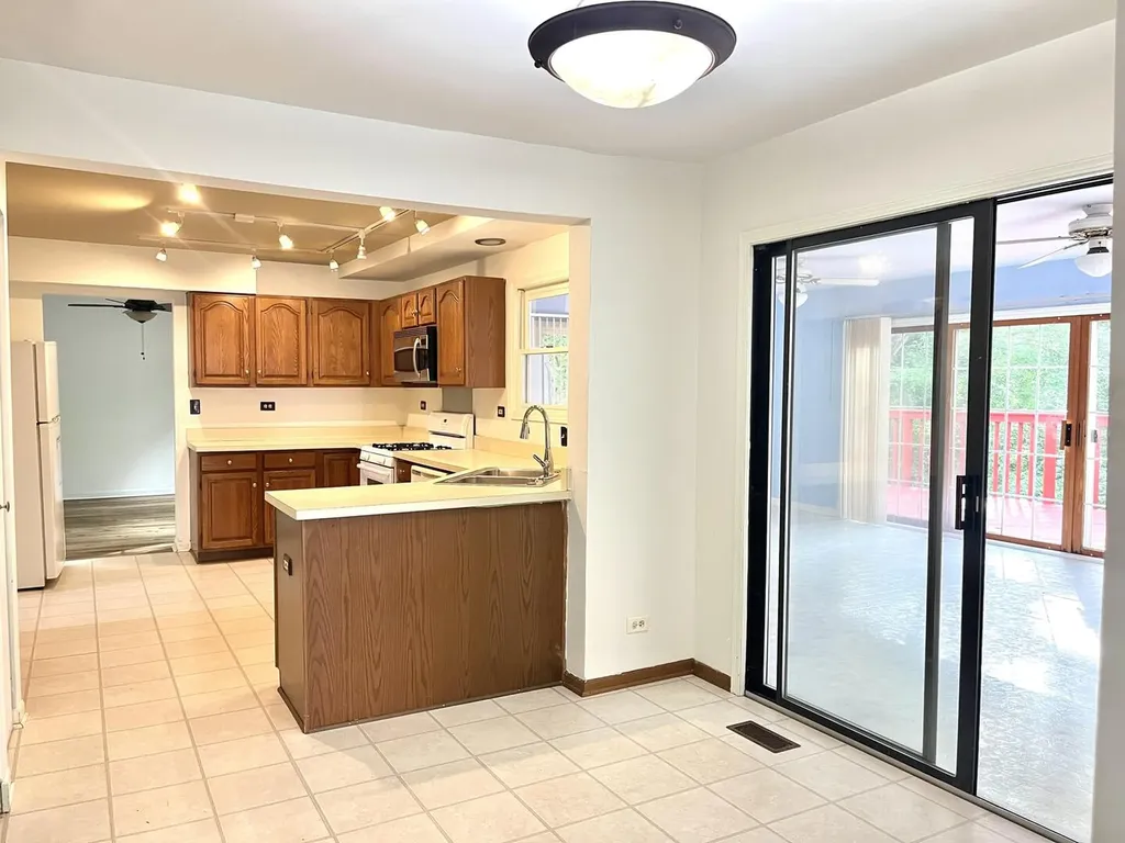 436 Cambridge Way Bolingbrook IL 60440