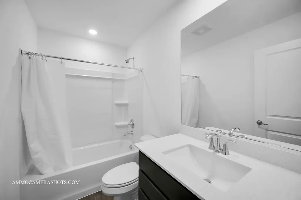 512 Wolverine Drive Aurora IL 60502