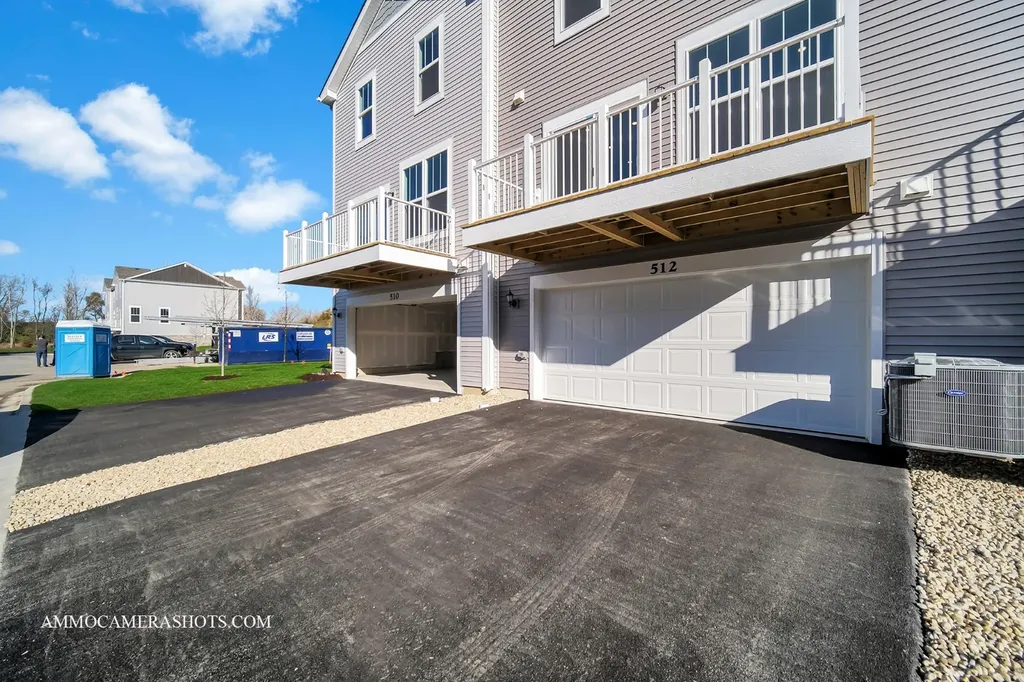512 Wolverine Drive Aurora IL 60502