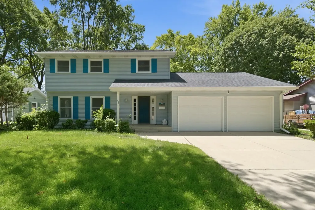 1520 Crestwood Court Aurora IL 60506