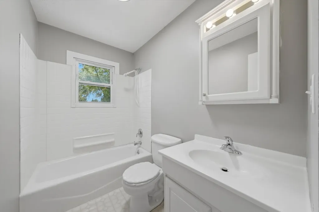 1520 Crestwood Court Aurora IL 60506