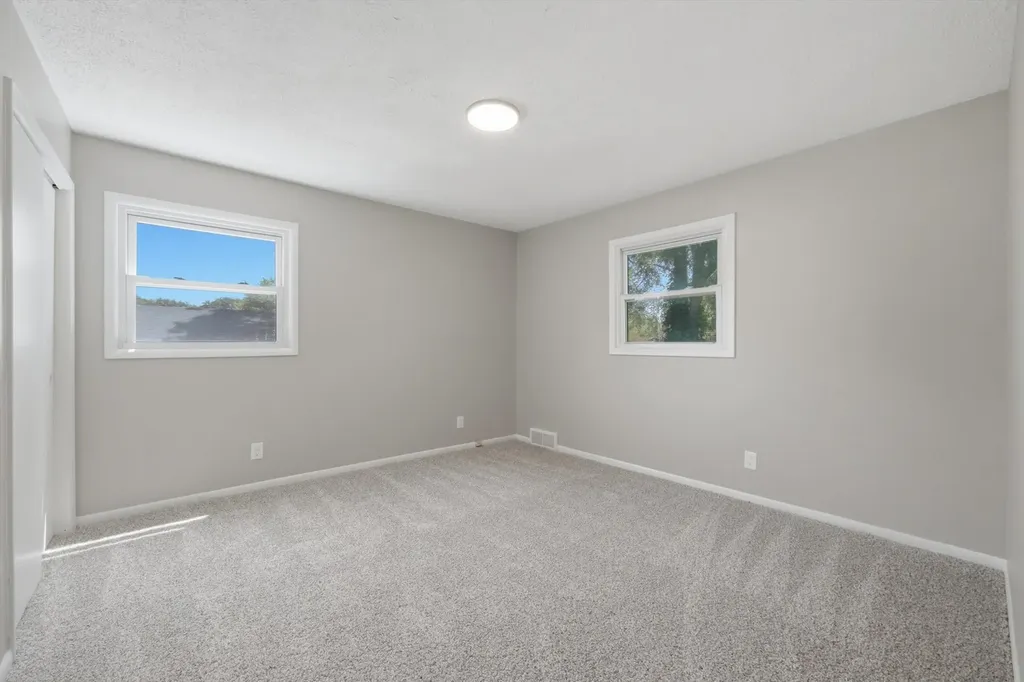 1520 Crestwood Court Aurora IL 60506