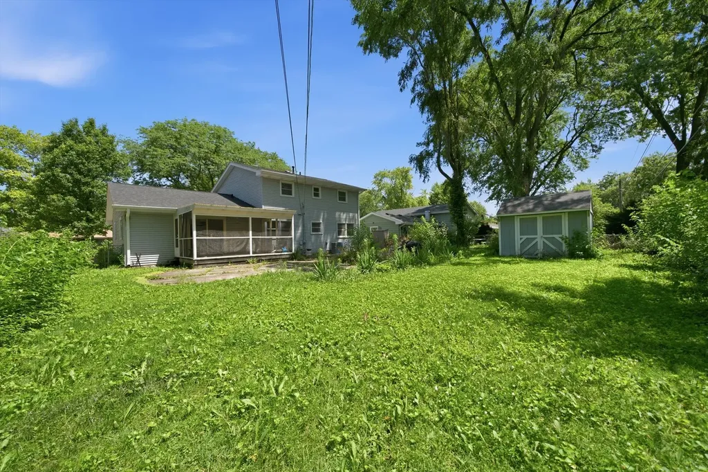 1520 Crestwood Court Aurora IL 60506