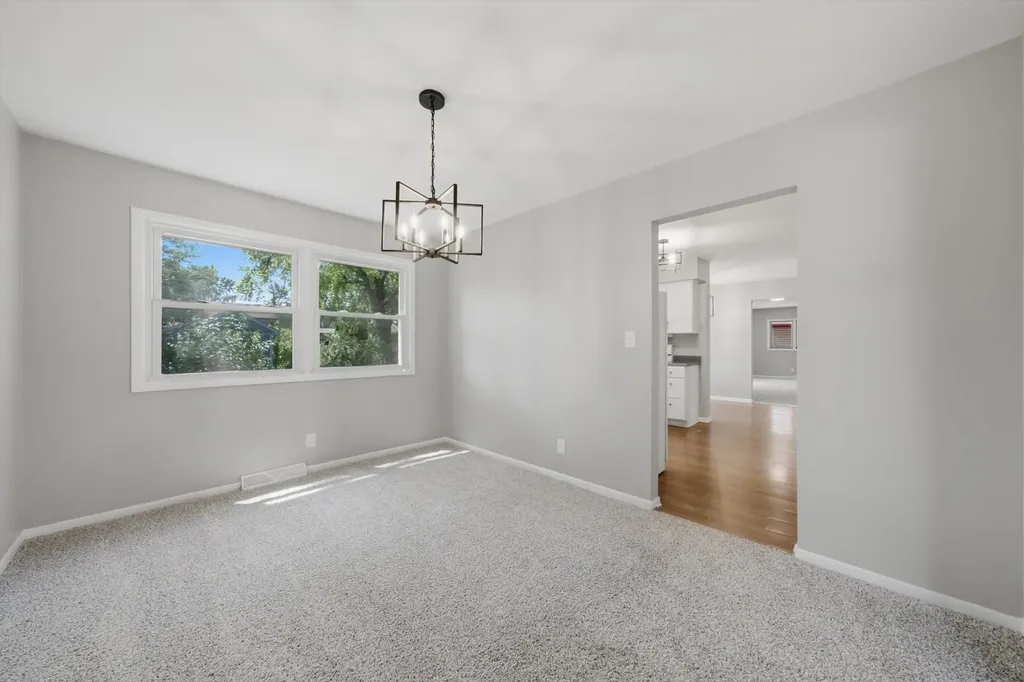1520 Crestwood Court Aurora IL 60506