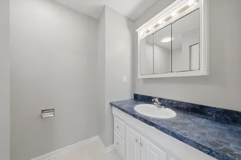1520 Crestwood Court Aurora IL 60506